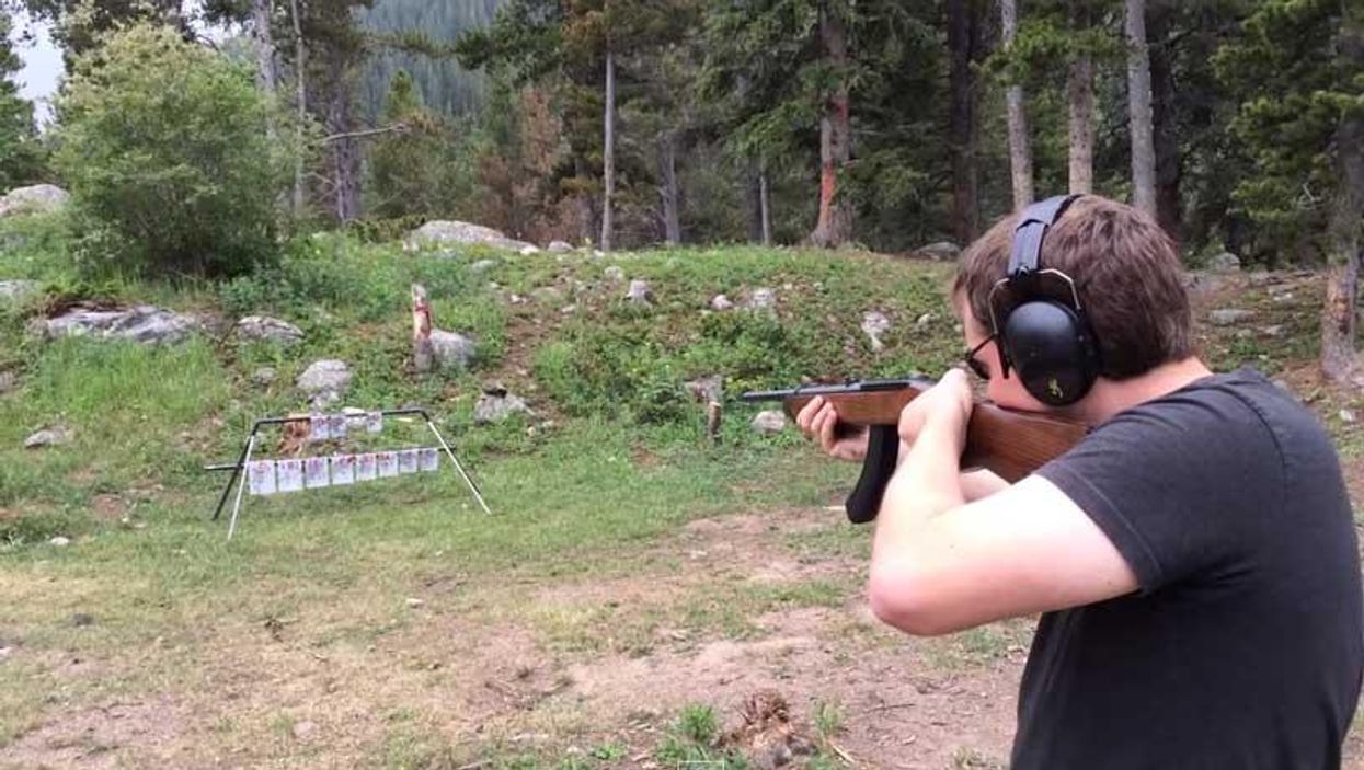 Man plays American national anthem with a gun, because USA