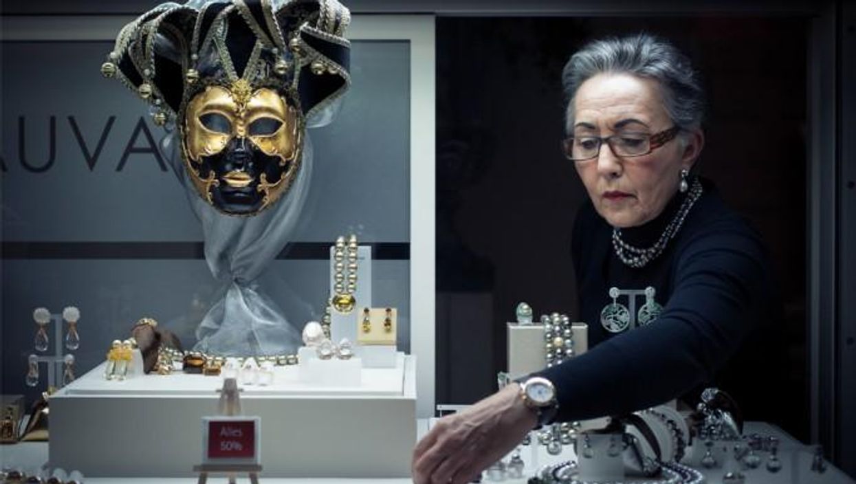 These gritty urban photographs are surprisingly soothing