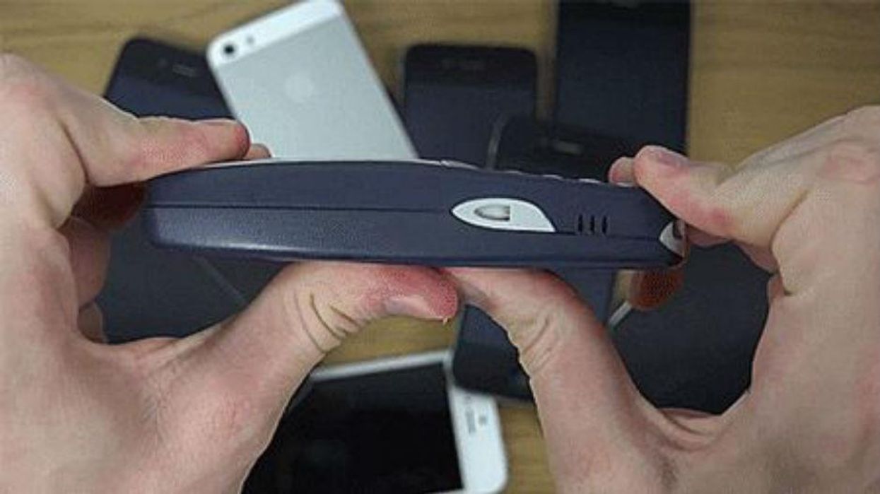 This is what happens when you try to bend a Nokia 3310