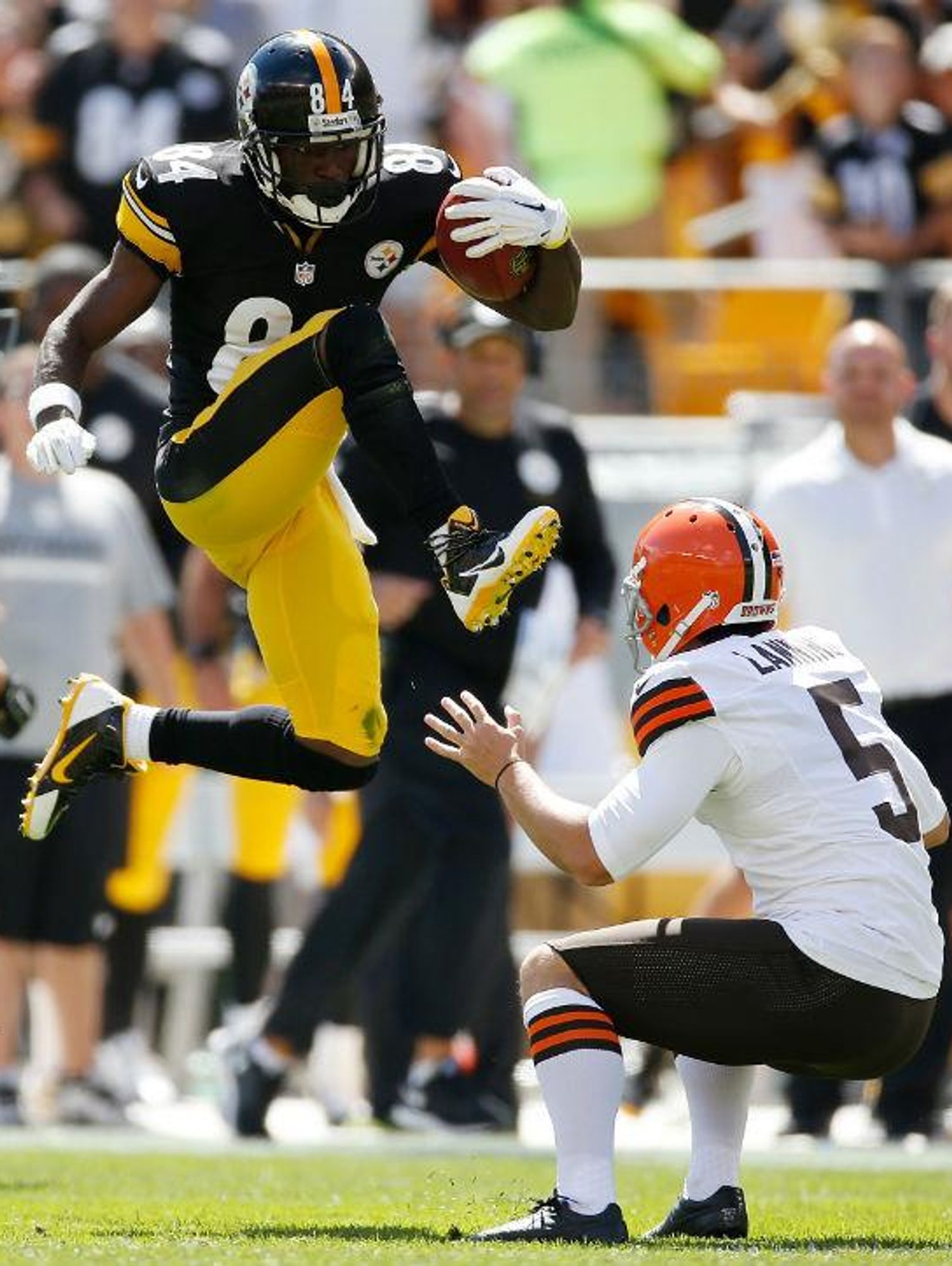 Video: Is this sort of thing really allowed in American football?