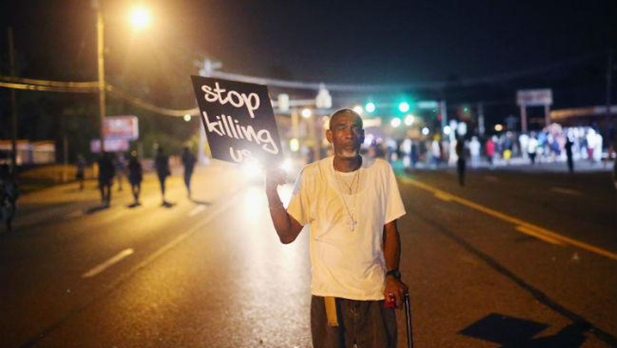 Thousands pledged to support officer who shot Michael Brown