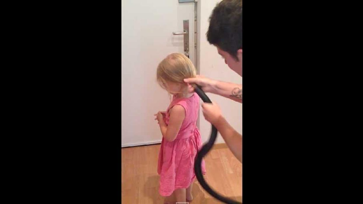 This is how all fathers should do their daughters' hair