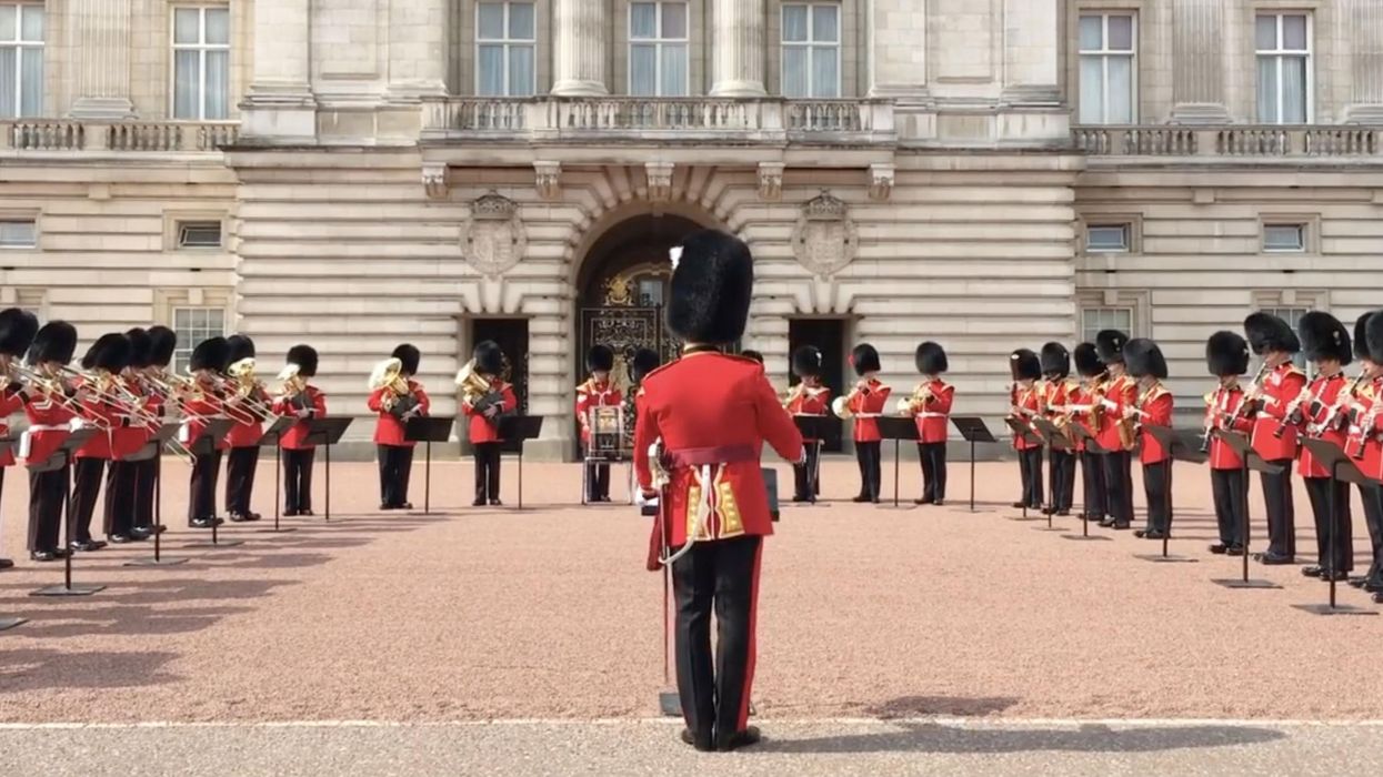 Queen’s Guard honour Aretha Franklin in Respect tribute outside Buckingham Palace