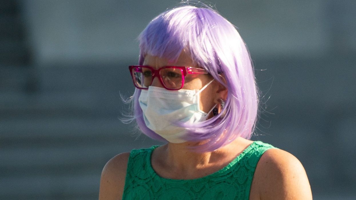 Democrat wears pink wig on Senate floor to protest hair salons reopening during pandemic