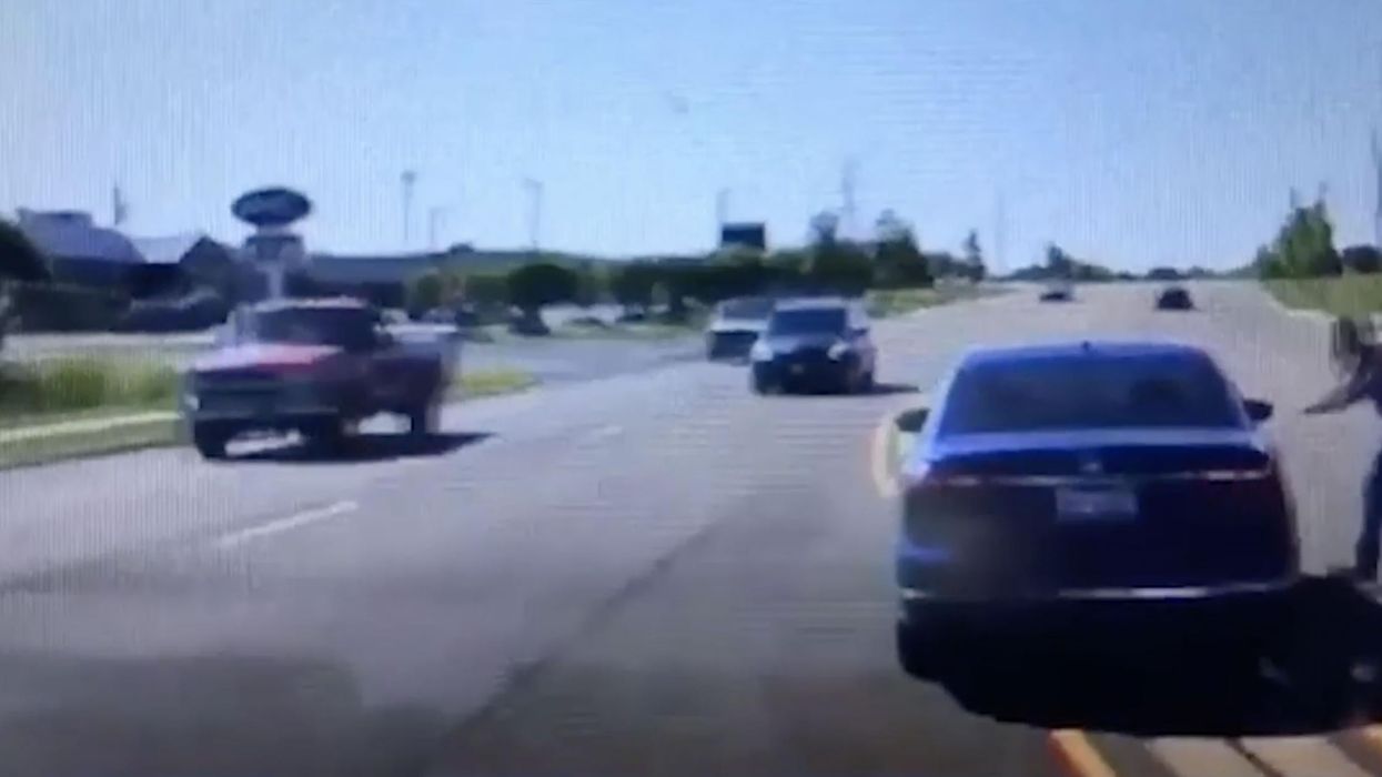 Man jumps into moving car to save driver after having a seizure behind the wheel