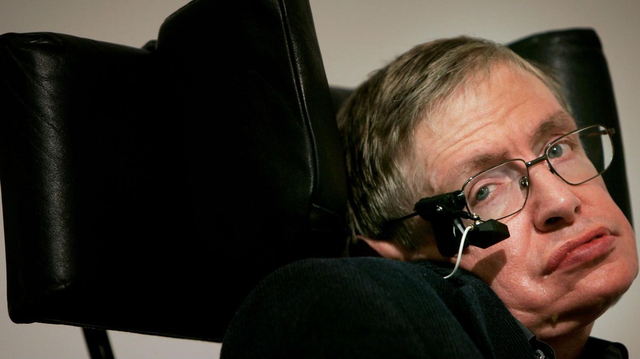 Stephen Hawking basically called for fully automated luxury communism in one of his final Reddit posts