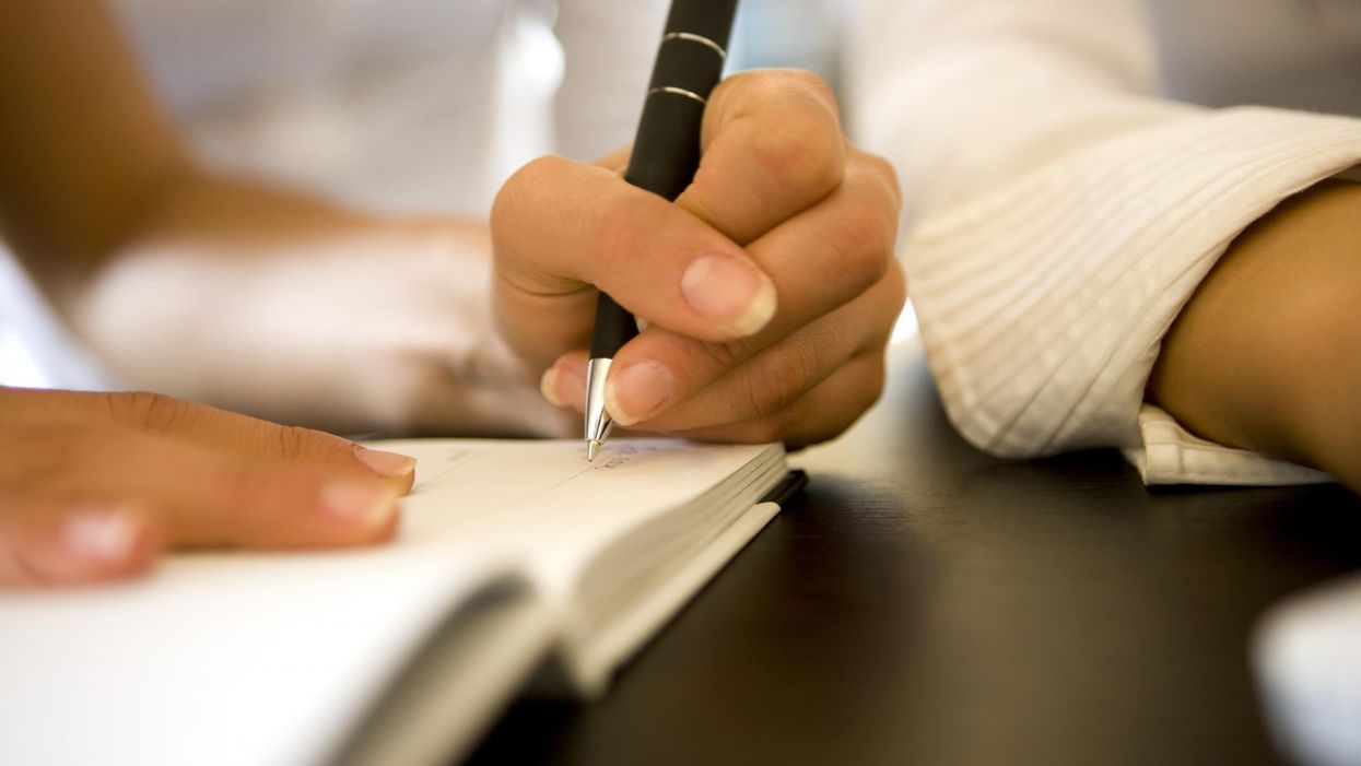 It's official, left-handed people are smarter