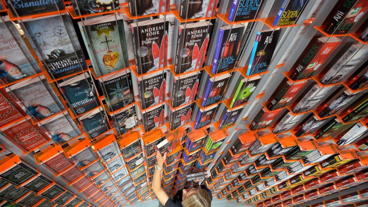Now Amazon is trolling the whole world by opening 300 real life bookstores