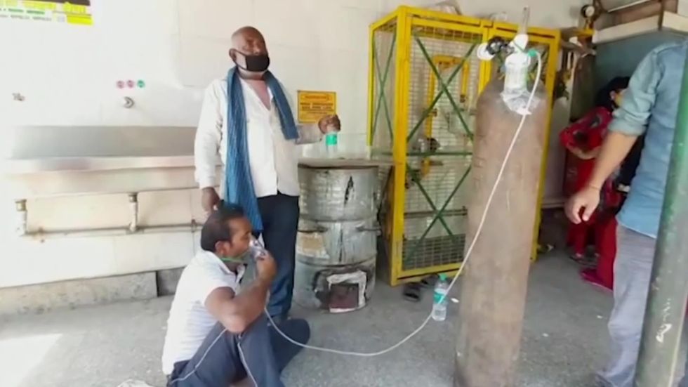 Patients desperate for oxygen in Delhi hospital