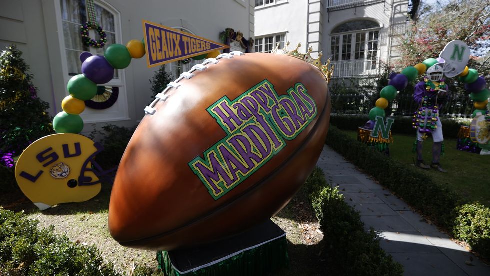 New Orleans residents create Mardi Gras 'house floats'