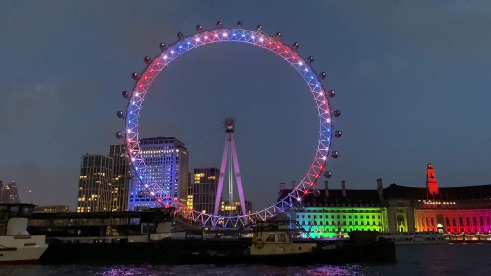 Landmarks light up in tribute to Captain Sir Tom Moore