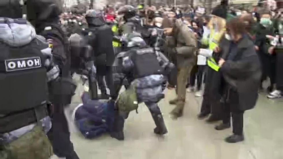 Arrests at Moscow protest calling for Navalny release