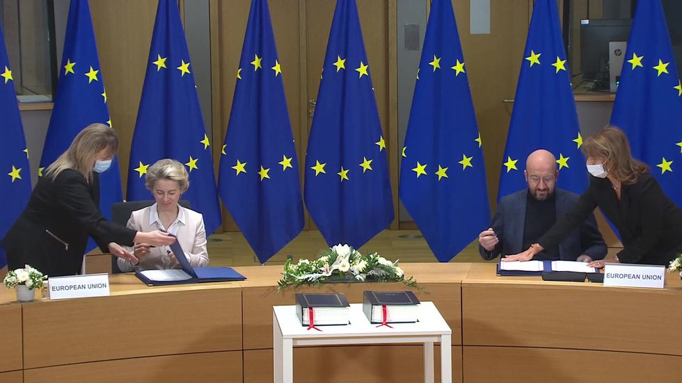 EU chiefs sign post-Brexit trade agreement