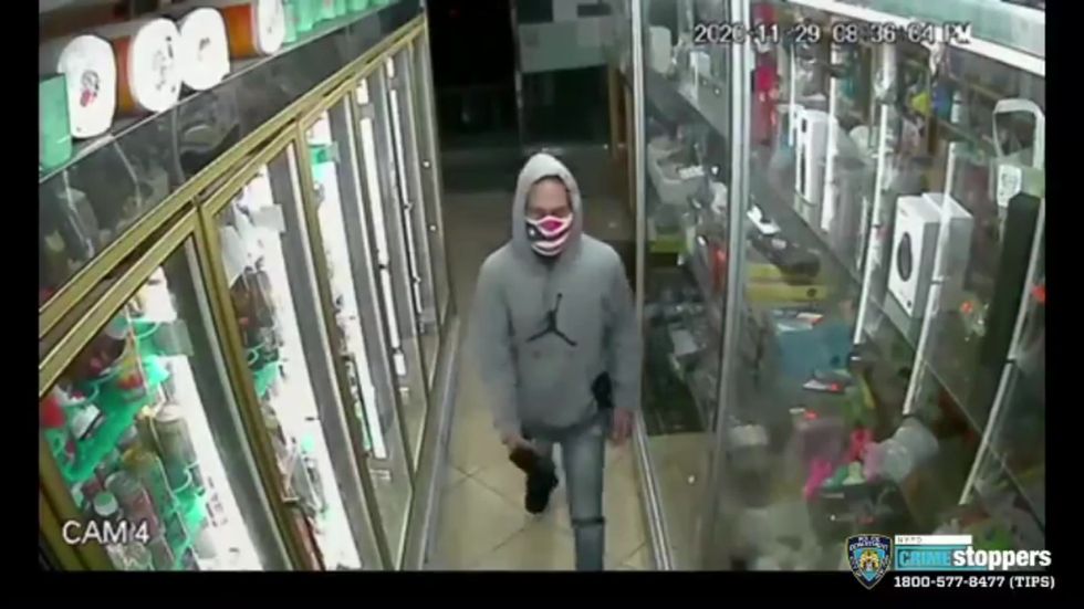 Armed thieves rob NYC bodega with six year old inside