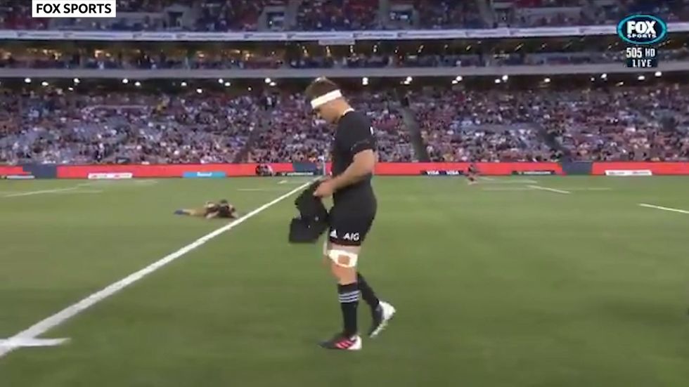 All Blacks lay out Maradona jersey before the haka at Argentina game