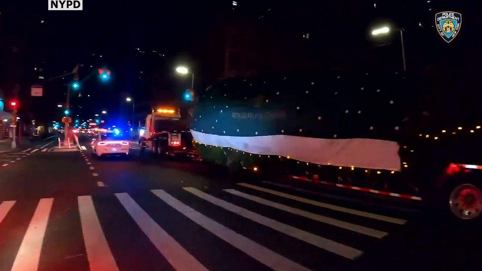 Huge Christmas tree arrives at the Rockefeller Center