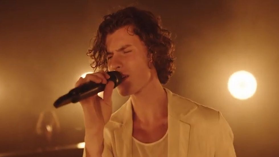 Shawn Mendes performs 'Wonder' on Children in Need