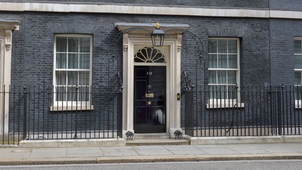 Charles Walker tells Boris Johnson to control his advisers and end No 10 infighting