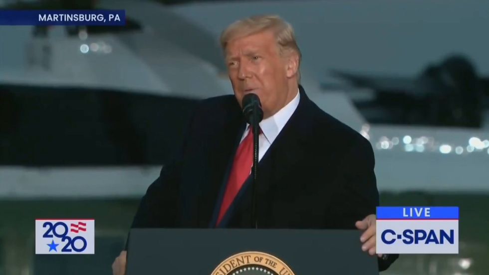 Trump mocks Obama for not having a crowd at a speech that didn't happen