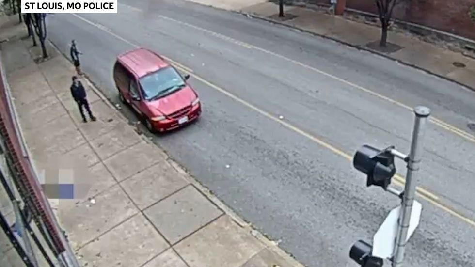 Missouri man steals phone from woman dying on street