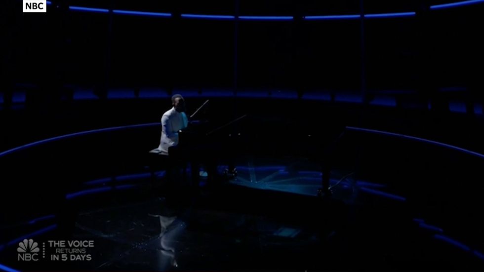 John Legend dedicates emotional performance to Chrissy Teigen after pregancy loss