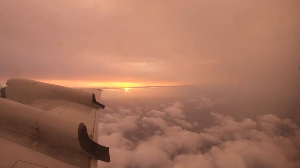 Pilot films time-lapse of Hurricane Laura from aircraft tail