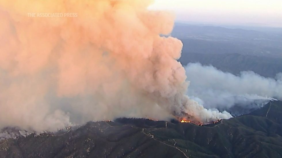 California fire threatens hundreds of homes