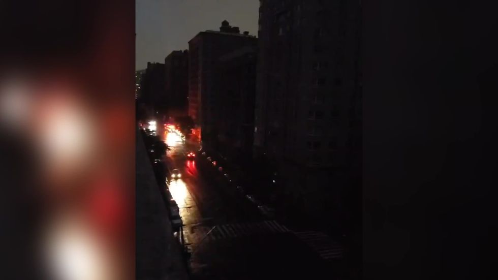 Manhattan plunged into darkness following power cut