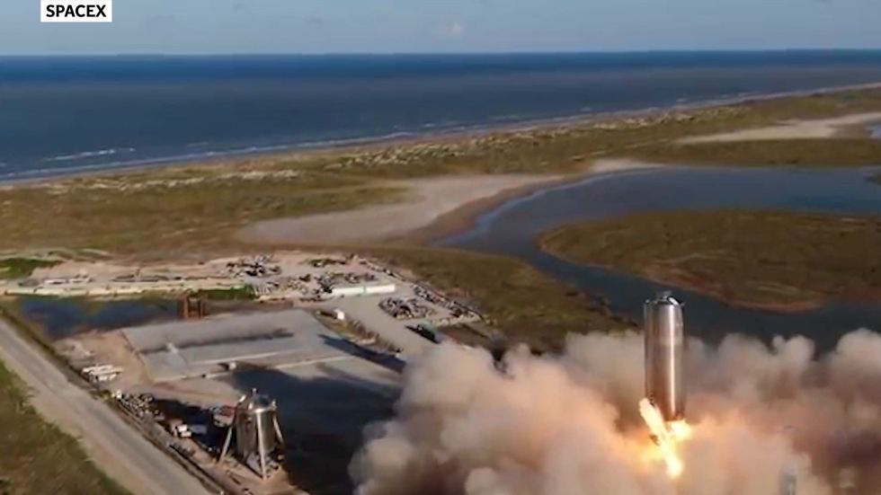 SpaceX completes test flight of Mars-bound Starship