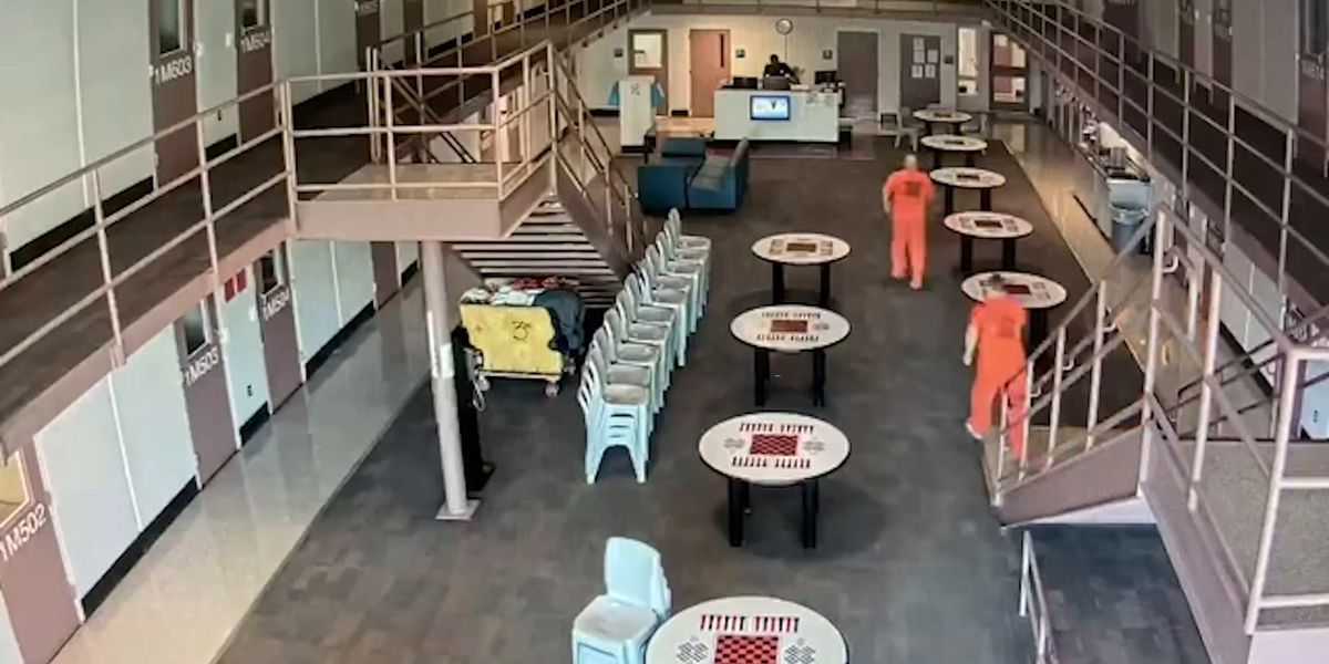 Gleiberman Ga Inmate Georgia inmates seen on CCTV rushing to save life of guard who suffered ...