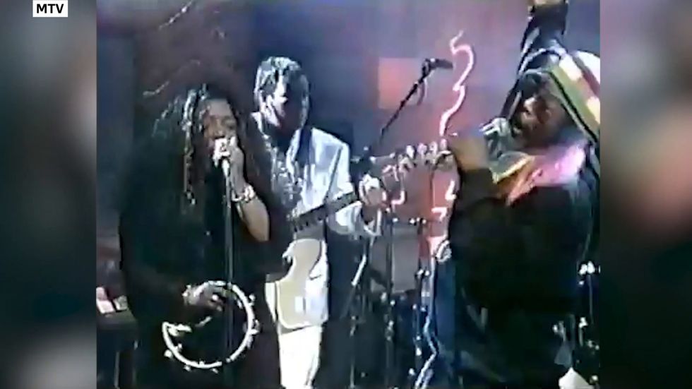 Denise Johnson performs with Primal Scream for MTV New York
