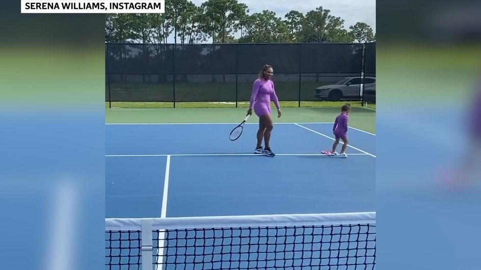 Williams plays tennis with daughter Alexis Olympia
