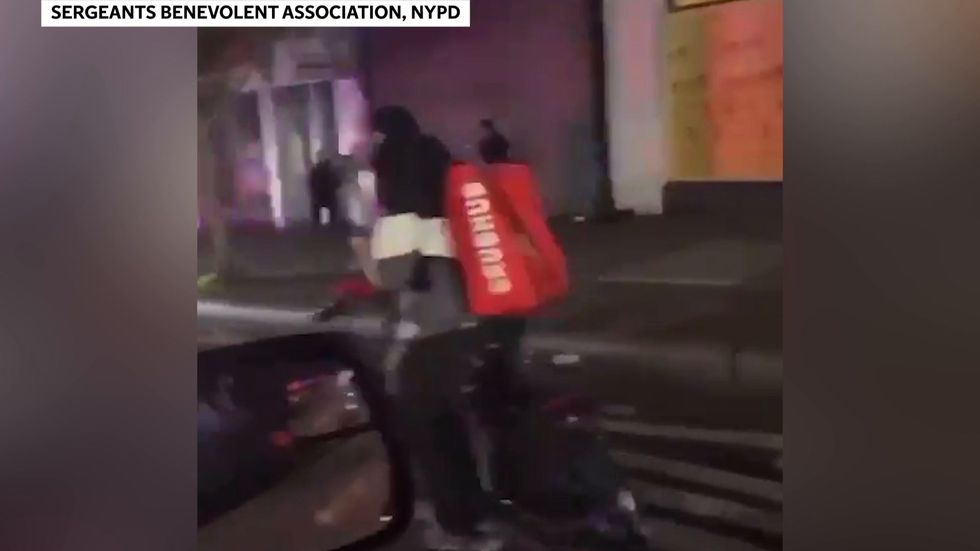 Video shows NYPD cop being attacked by several men in the Bronx