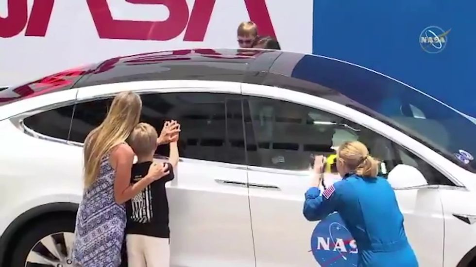 Nasa astronauts Bob Behnken & Doug Hurley say goodbye to their families