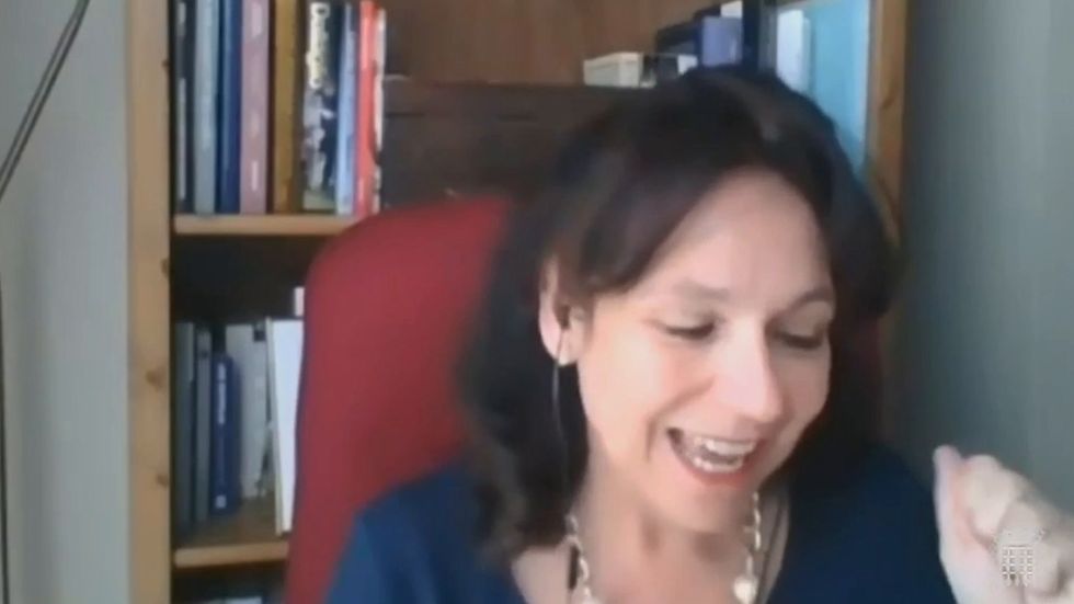 Labour MPs internet goes down while she is making a point about superfast broadband