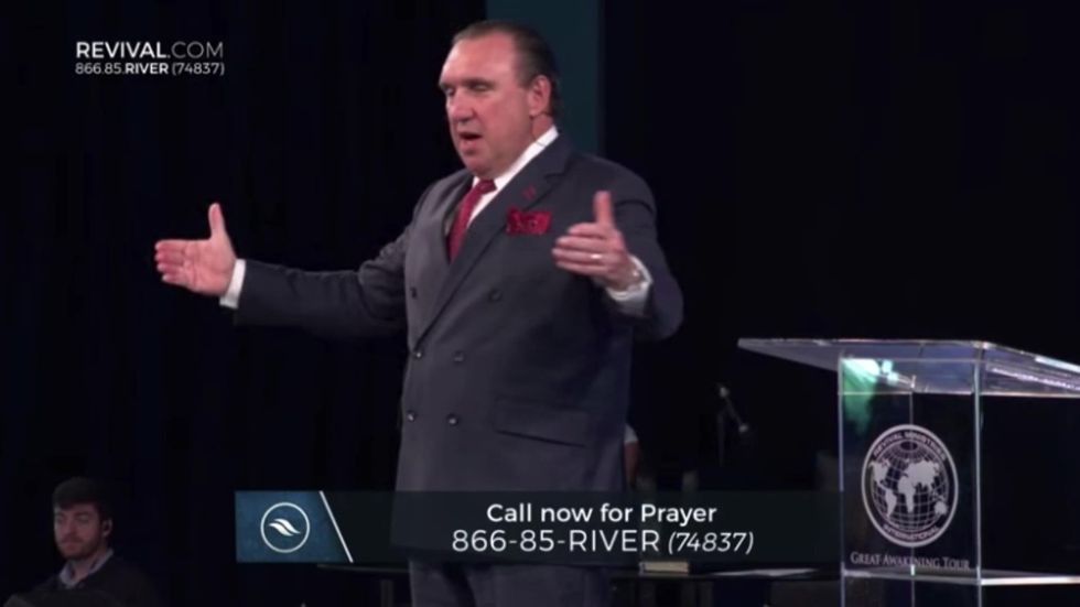 'We are covered by the First Amendment' Florida megachurch stays open despite coronavirus advice