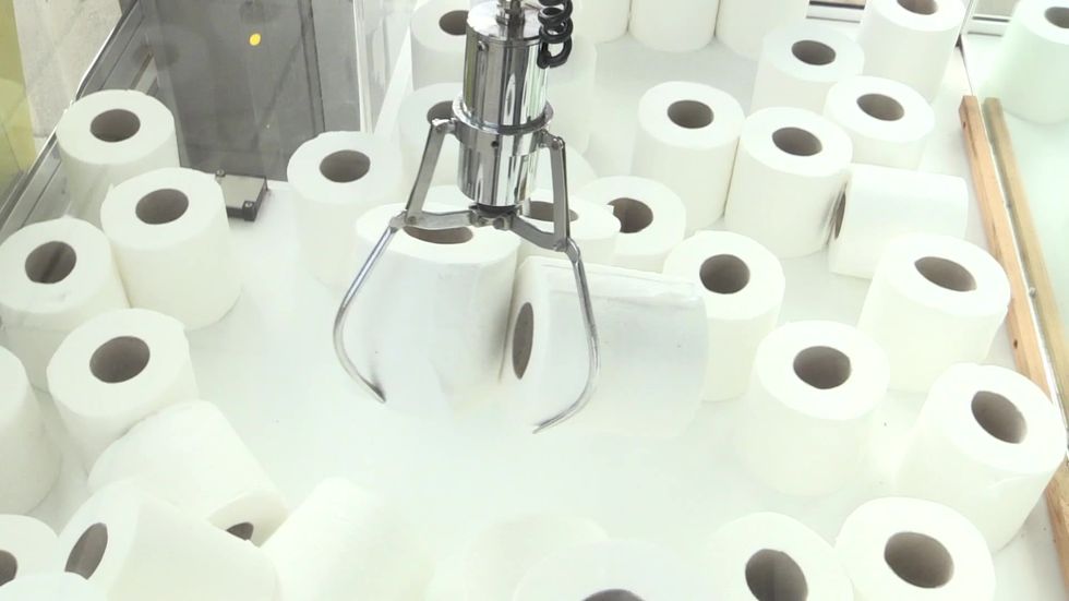 Coronavirus: Arcade fills grabber machine with toilet roll