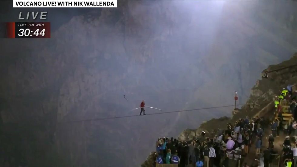 Nik Wallenda takes heat from fans for using harness during volcano walk