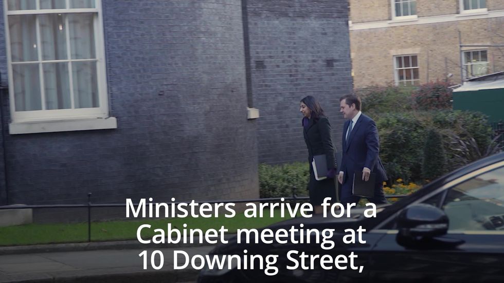 Cabinet ministers meet ahead of release of coronavirus battle plan