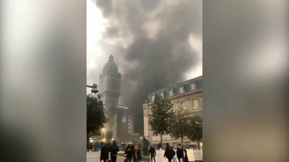 Paris' Gare de Lyon station evacuated amid huge fire