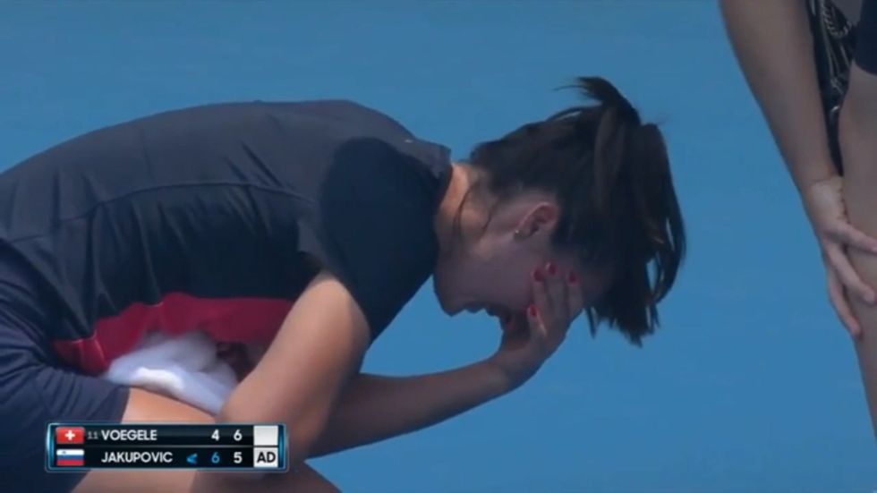 Tennis player Dalila Jakupovic collapses due to Australian bushfires