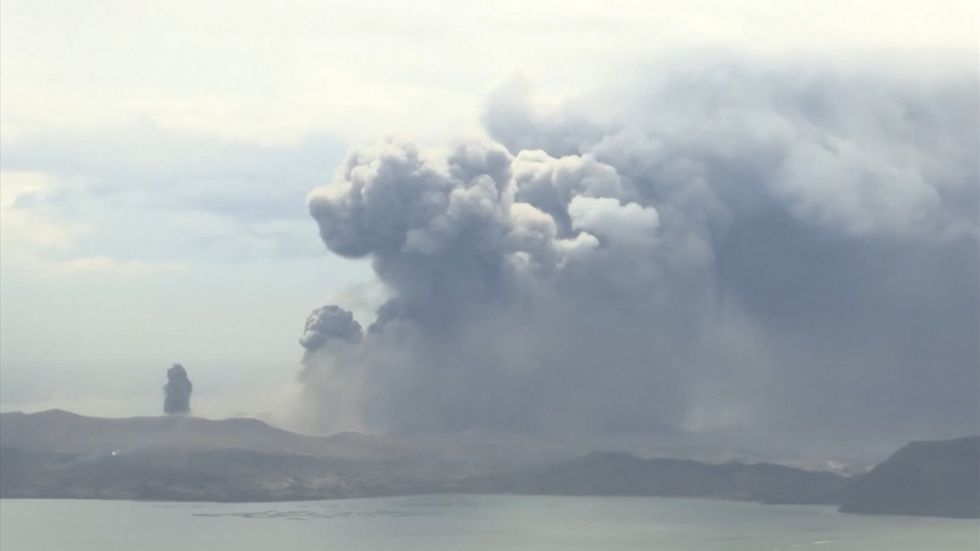 Footage shows moment Philippines volcano erupts