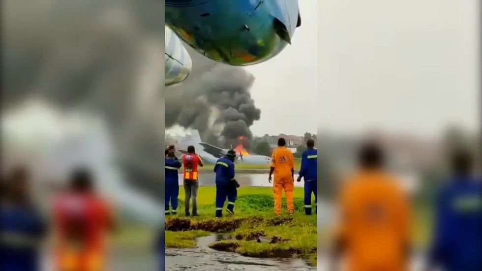 Military plane crash lands in Congo