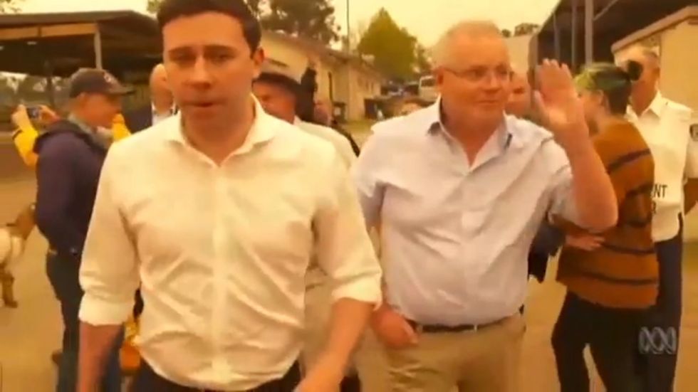 Australia wildfires: Prime minister Scott Morrison heckled on New South Wales farm