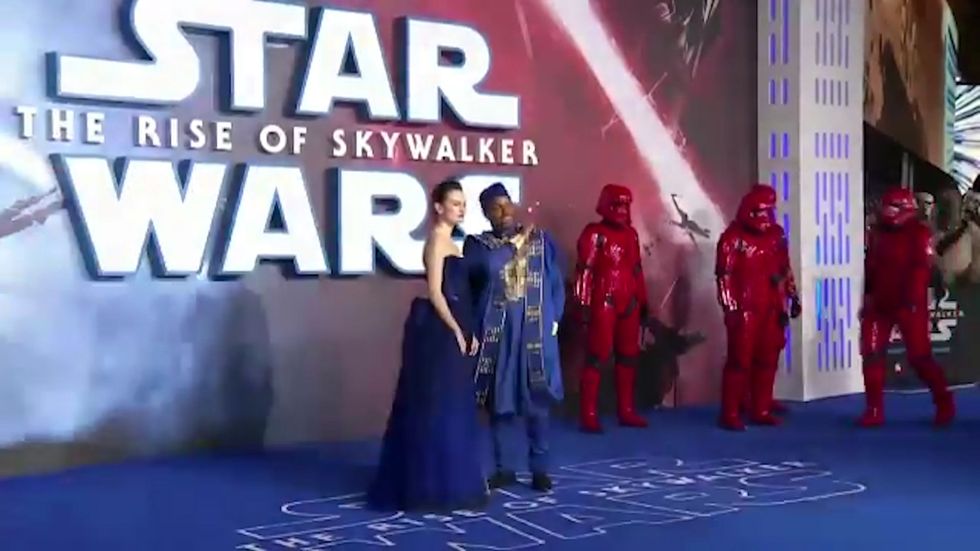 John Boyega wears traditional Nigerian clothing at Star Wars premiere