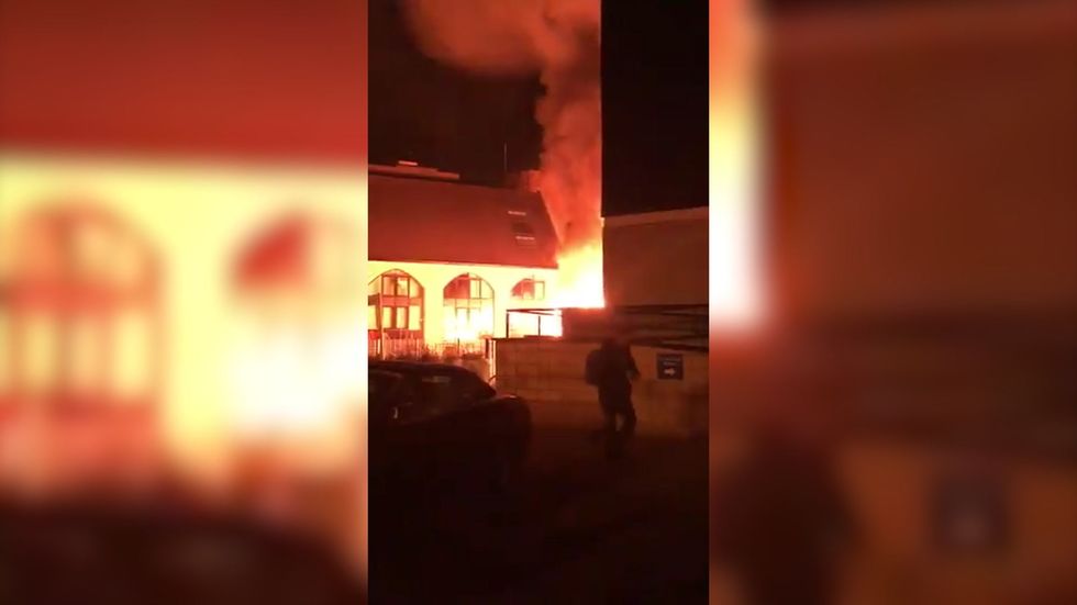 Huge fire engulfs Travelodge in Brentford