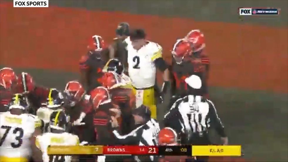 Mass brawl breaks out during Cleveland Browns' NFL win over Pittsburgh Steelers