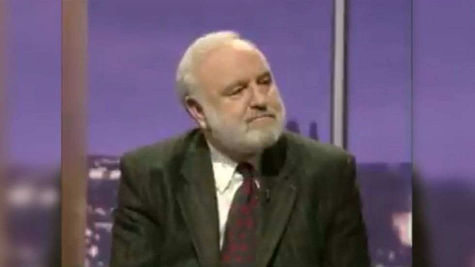 Frank Dobson gives succinct answers to Jeremy Paxman on Newsnight in 1998