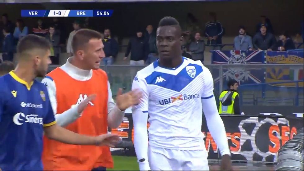 Mario Balotelli attempts to leave pitch after racist abuse from Hellas Veronas supporters