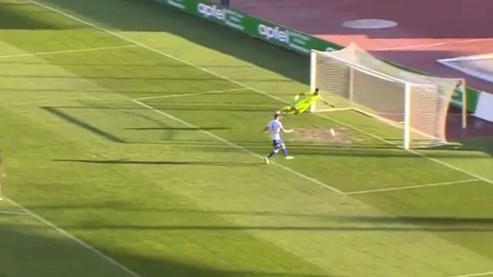 Optical illusion makes football team believe they've scored